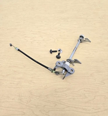 04-14 YAMAHA YZF R1 OEM CONJUNTO DE BLOQUEO DE PESTILLO DE ASIENTO DE PASAJERO TRASERO Foto 1 de 3