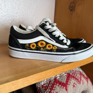 Vans Mujer Negro y Girasol Zapato Tenis Con Cordones, 6.0 - Imagen 1 de 8