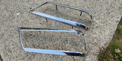 1967 - 1971 Mercedes Benz W113 280 SL tail light lamp bezel frame surround set Foto 1 de 4