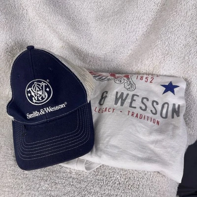 Chapéu e camiseta masculina Smith & Wesson XL branca America Eagle gráfica - Imagem 1 de 4