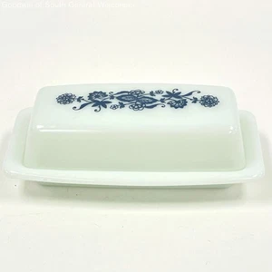 VNTG Pyrex Corelle Livingware "Old Town Blue" 1/4lb Butter Dish - Picture 1 of 6