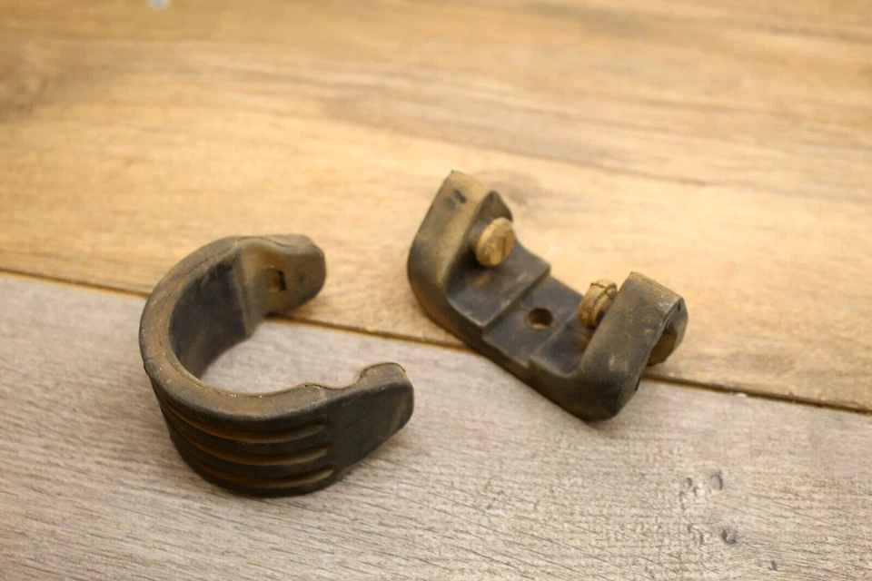 Yamaha YZ250F 2005 correas de tanque de gasolina ojales Foto 1 de 4