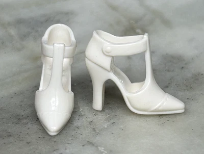 Винтажные * Барби * туфли ~ белый T-ремень насосы ~ острые пальцы ног и высокие каблуки - Изображение 1 из 4