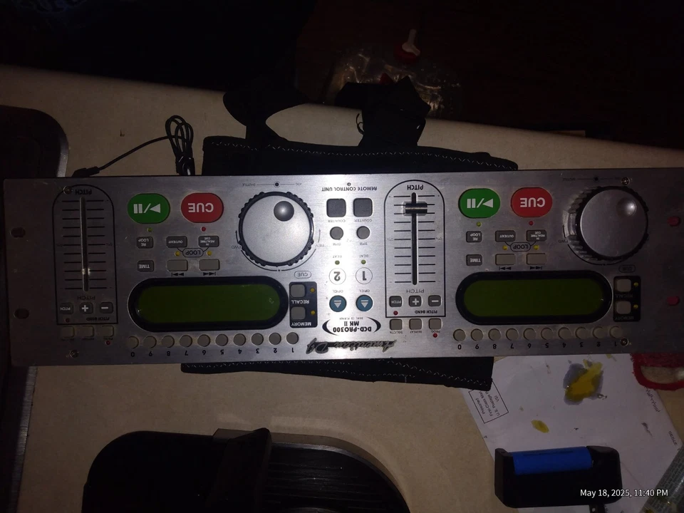 Reproductor y controlador de CD doble DJ American Audio DCD-PRO300 MKII - Envío gratuito Foto 1 de 1