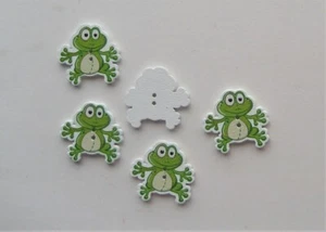 CRAFT-SEWING/KNITTING "New Stock" 5 x 30x28mm Green Wooden Frogs 2 Hole Buttons - Picture 1 of 1
