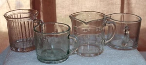 Lote de 4 tazas medidoras vintage - patrón de caño lateral de vidrio - publicidad - triple caño - Imagen 1 de 11