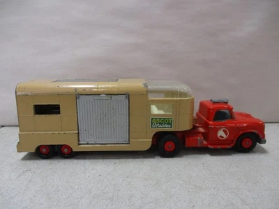 Matchbox King Size Dodge Tractor K-10 and Articulated Horse Van K-18 - Image 1 of 4