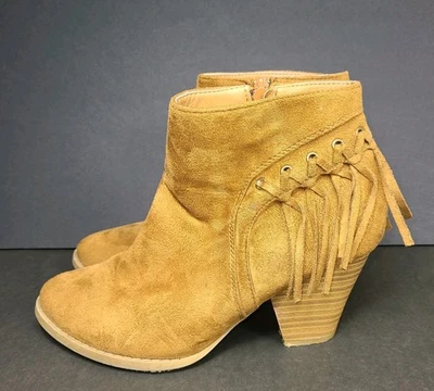 Botines Charlotte Russe de gamuza tostada con flecos para mujer talla 7 tacón ancho occidentales Foto 1 de 4
