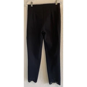 Pantaloni cropped neri alla caviglia taglio laser White House Black Market lunghezza orlo elegante - Foto 1 di 10