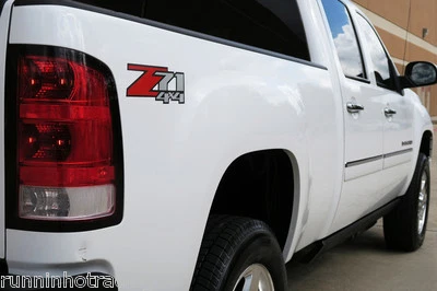 (2) 25798300 OEM CHEVROLET GMC Z71 4X4 DECALS SILVERADO SIERRA 07-13 1500 2500 - Image 1 of 3