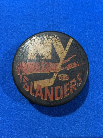 Vintage 1970’s New York Islanders Made In Japan Large Front Souvenir Hockey Puck Cover
