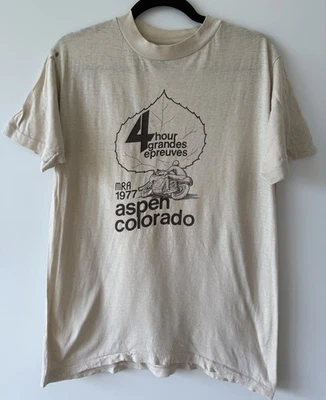 Camiseta retro vintage 1977 Aspen Colorado Motocross Grand Epreuves Motociclista - Beige Foto 1 de 4