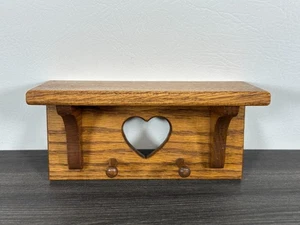 Kleines 8 Zoll Landhaus Herz zwei Zapfen Holzregal, Landhausregal - Bild 1 von 10