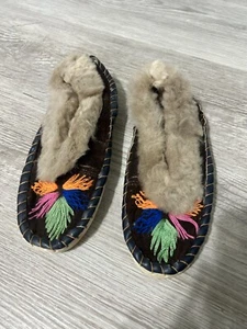 Women's Vintage Embroidered Slippers Genuine Sheepskin Handmade In Poland - New - Picture 1 of 2