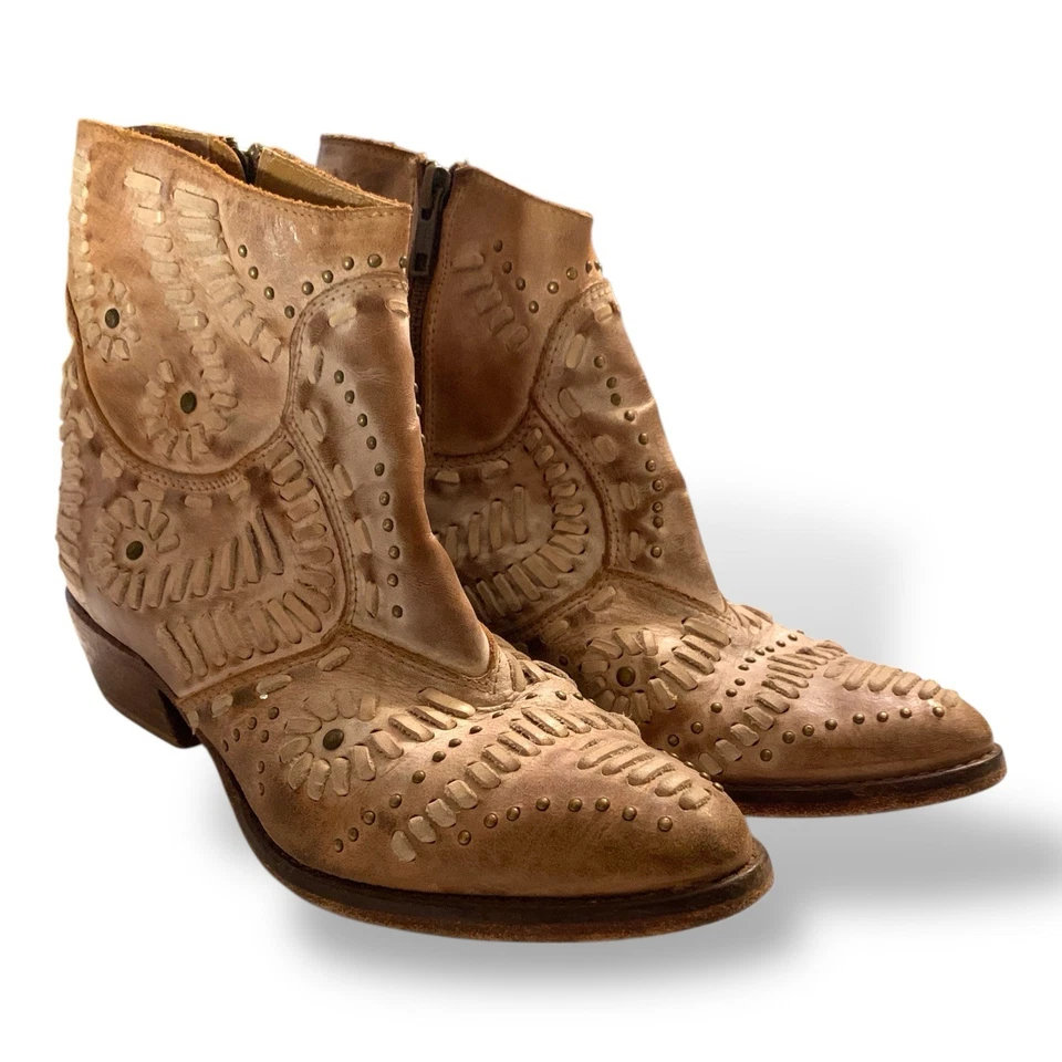 Matisse Fiesta Distressed 棕褐色皮革装饰铆钉踝靴女式 6.5 — 第 1/4 张图片