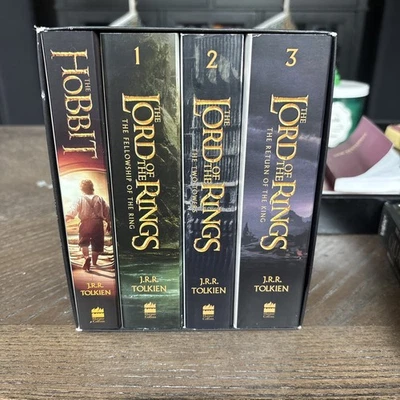 The Hobbit and The Lord of the Rings JRR Tolkien 2012 4 Paperback Box Set Unread Foto 1 de 4