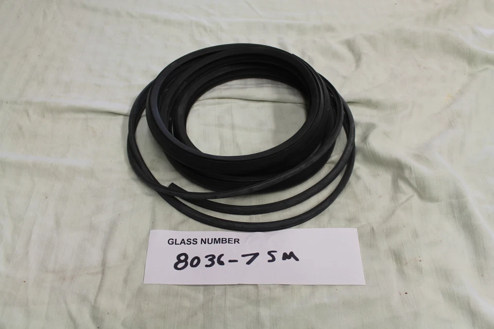 1947 - 1955 雪佛兰和吉姆西卡车小号后玻璃气囊带锁带 — 第 1/1 张图片