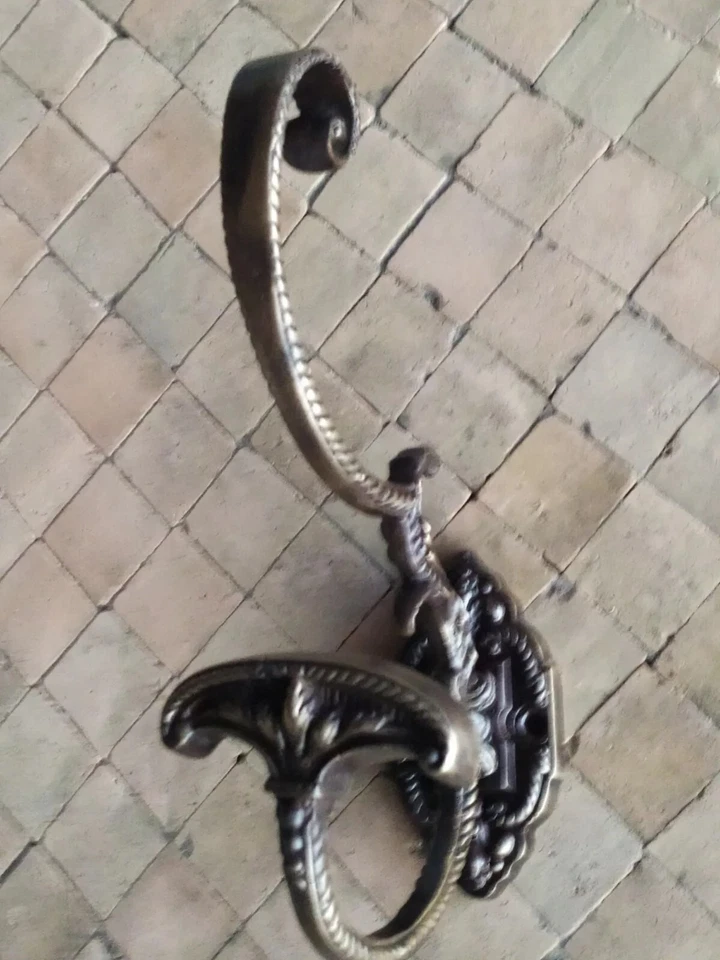 Patère  Murale Porte Manteau en Bronze Patiné Ancien . - Photo 1/4