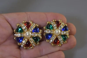 VINTAGE JEWEL TONE RHINESTONE CLIP EARRINGS~LARGE 1980S/90S~CROWN SHAPE 1.25" - Picture 1 of 2