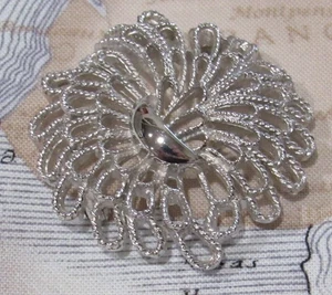 Vintage CROWN TRIFARI Jewelry STUNNING SILVER Filigree Marigold Flower Brooch - Picture 1 of 4