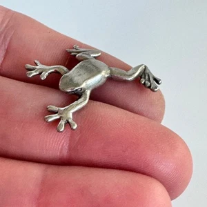 Vtg Detailed Danforth Pewter Frog Climbing Lapel Pin – Silver-Tone Tie Tack 1992 - Picture 1 of 3