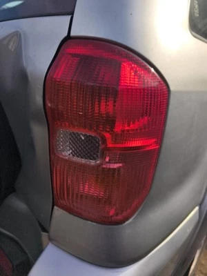 LUZ TRASERA/TRASERA TOYOTA RAV-4 2000-2005 (LADO DEL CONDUCTOR) Foto 1 de 3