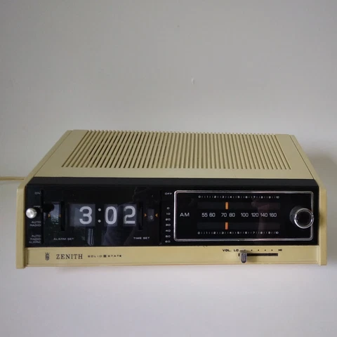 Zenith Alarm Clock Model: F 260P-AM Radio-Analog Numbers-Tested, See Desc Cover