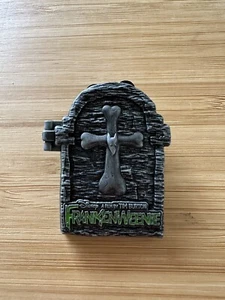 Rare DLP - Frankenweenie - Hinged Tombstone Disney Pin Le 404 Of 600 - Picture 1 of 3