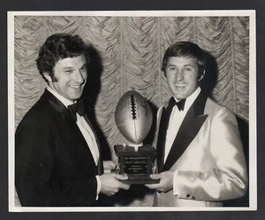 1971 Press Photo, Fran Tarkenton Receives N.E.A. Third Down Award - Picture 1 of 2