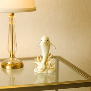 Estatuilla de delfín blanco pintada a mano Lefton China 1998 con detalles dorados - Imagen 1 de 7