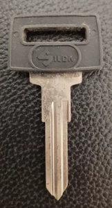 Llave de vehículo Bedford tapa de plástico negro en blanco NE27P - Imagen 1 de 2