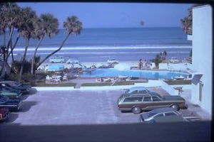 1974 Florida Vacation Mainsail Motel Beach Ocean Transparency Color Slide A18 - Picture 1 of 1
