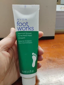 Crema de talón agrietado de máxima fuerza Avon Foot Works 2,5 fl oz viene con 3 tubos - Imagen 1 de 4