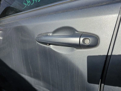 2013-2018 TOYOTA RAV4 DRIVER SIDE FRONT OUTER DOOR HANDLE: SILVER (CONVENTIONAL) Foto 1 de 4