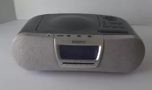 Sony Dream Machine ICF-CD830 CD AM/FM Sveglia Radio Lettore Musicale Funziona Leggi - Foto 1 di 10