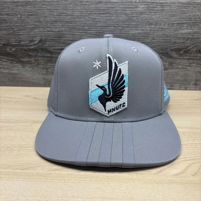 Gorra Minnesota United FC Snap Back para hombre gris MLS fútbol ala plana Adidas Foto 1 de 4