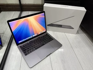 Apple MacBook Pro Retina 13.3" 2019 256GB SSD 16GB Ram 2.4GHz Core i5 Space Grey - Picture 1 of 18