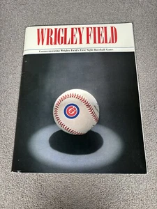 WRIGLEY FIELD 1988 Chicago Cubs Primera Noche Juego de Béisbol Programa de Recuerdo - Imagen 1 de 3