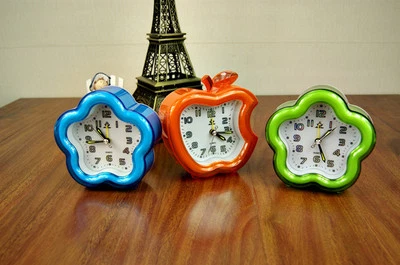 Retro Style Portable Style Quartz Alarm Clock Novelty Xmas Gift Alarm Clock - Image 1 of 3