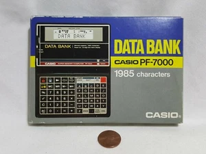 Casio PF-7000 Banco de Datos Calculadora Computadora De Colección pf7000 LK NUEVO - Hecho en Japón - Imagen 1 de 12