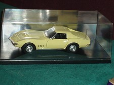 ERTL 1968 CHEVY CORVETTE YELLOW/BLACK INT 1/18 w DISPLAY CASE