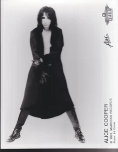 ein Herbie Hancock Foto & ein Herbie mit Stevie Wonder & Joni Mitchell - Bild 1 von 2