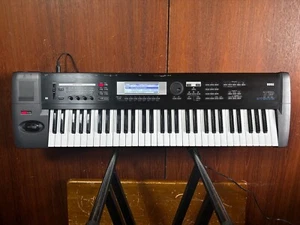 Korg TR61 61key MUSIC WORKSTATION KEYBOARD w/ gig bag, power supply - Picture 1 of 12
