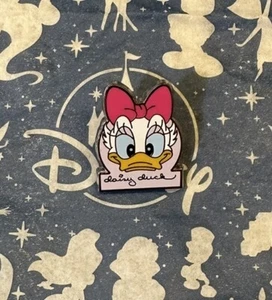 Micro Pin Disney Rosa A La Mode LE 500: Pato Margarita - Imagen 1 de 1