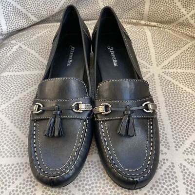 ST. JOHN'S BAY Black Leather Flats Sz 8.5M Slip On Moc Toe Loafers Tassels NWOB - Image 1 of 4