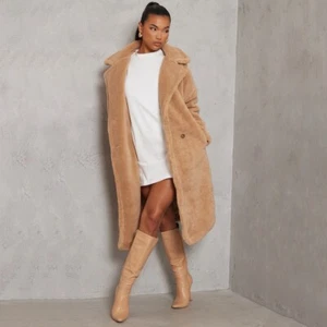 Neu mit Etikett! PrettyLittleThing Camel Teddybär Borg Mantel Größe: 10 (US) - Bild 1 von 10