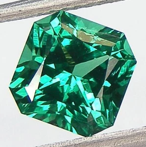 EXCELLENT CUT RADIANT 6x6 MM.  LAB CREATED NANOCRYSTAL EMERALD - Picture 1 of 3