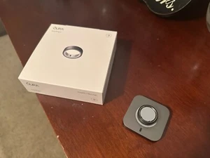Oura Ring Gen 4 Size 9 in Stealth finish – Moderate Wear – Reduced battery life - Picture 1 of 7