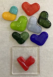 Schmelzglas Cabochon Lot Multicolor dichroitische Herzen, 8 Stück - Bild 1 von 4