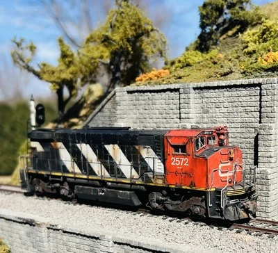 HO Scale Custom Weathered Rapido Canadian National CN M420 Factory DCC/Sound/NIB - Image 1 of 4